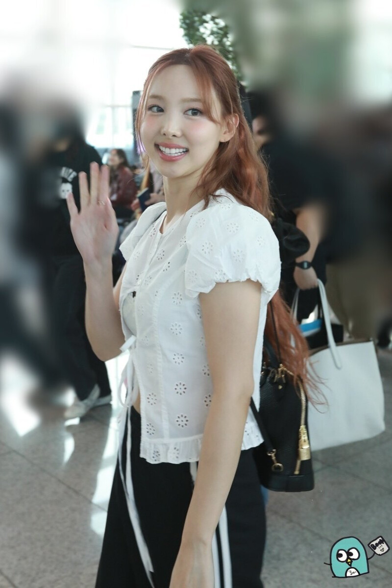 240531 TWICE Nayeon - ICN Airport documents 1