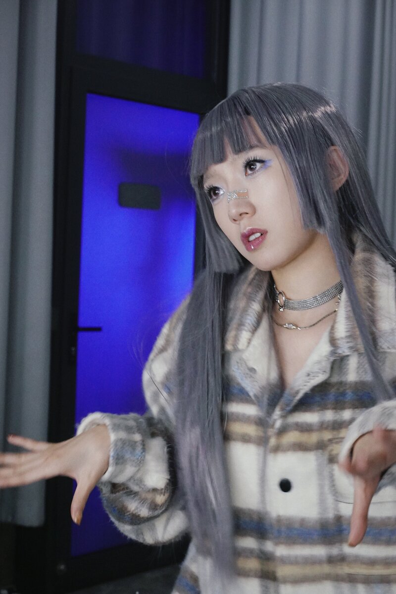 Mei Qi "Alien" MV Concept Teaser Behind The Scenes documents 6