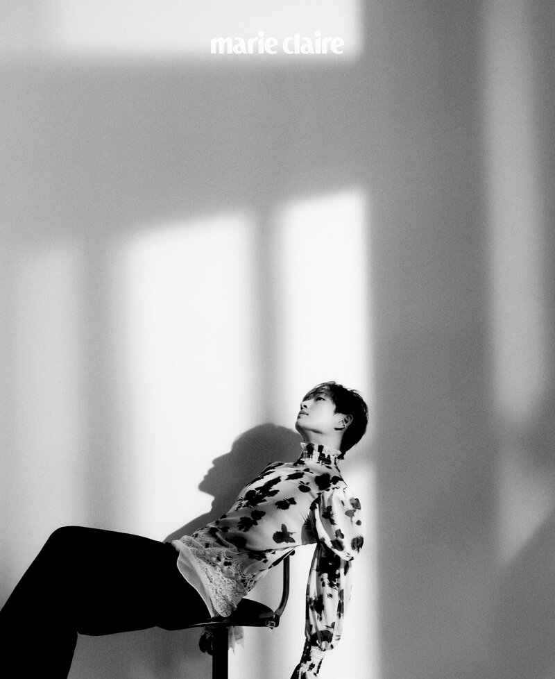 SHINee ONEW for MARIE CLAIRE Korea May Issue 2022 documents 1