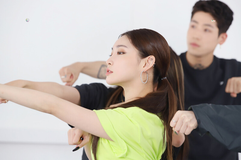 210604 MNH Naver Post - Chungha's Reebok Photoshoot Behind documents 11