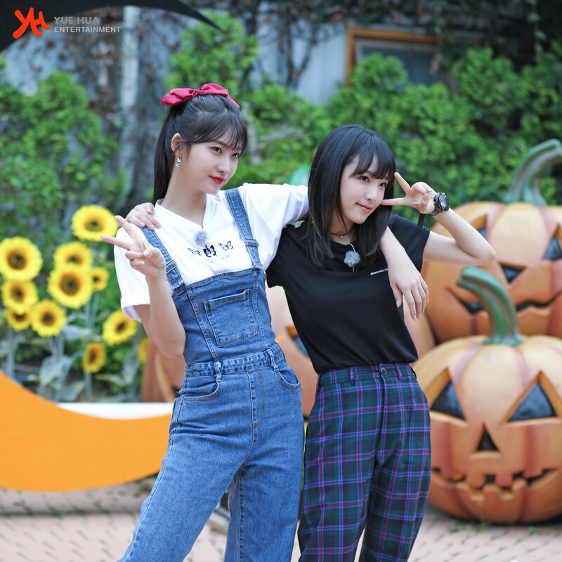 211028 Yuehua Naver Post - Yena & Sihyeon - Animal Detective Behind documents 3