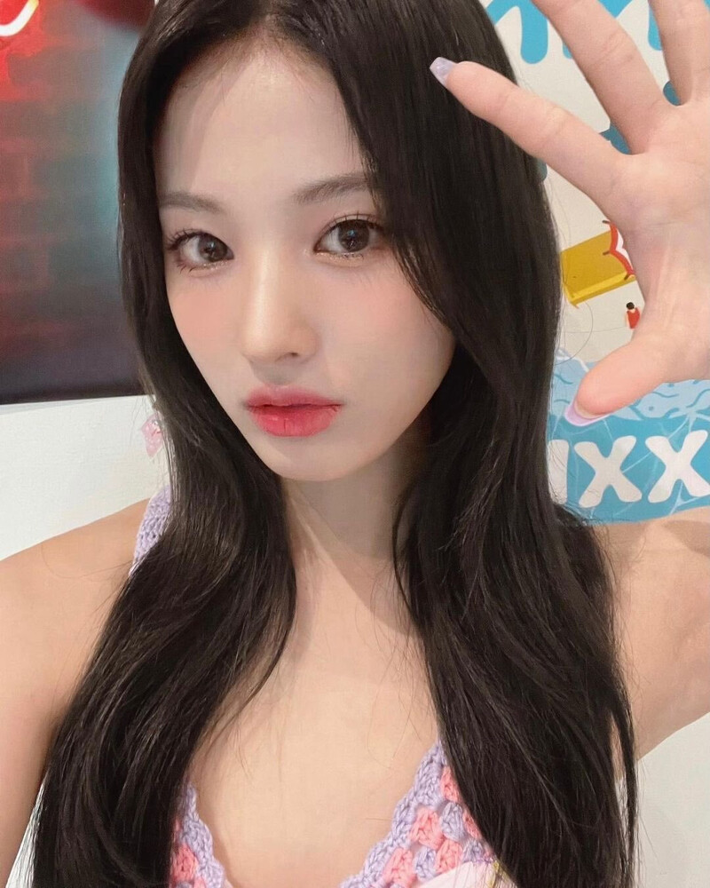 220729 NMIXX Jinni - Instagram Update documents 1