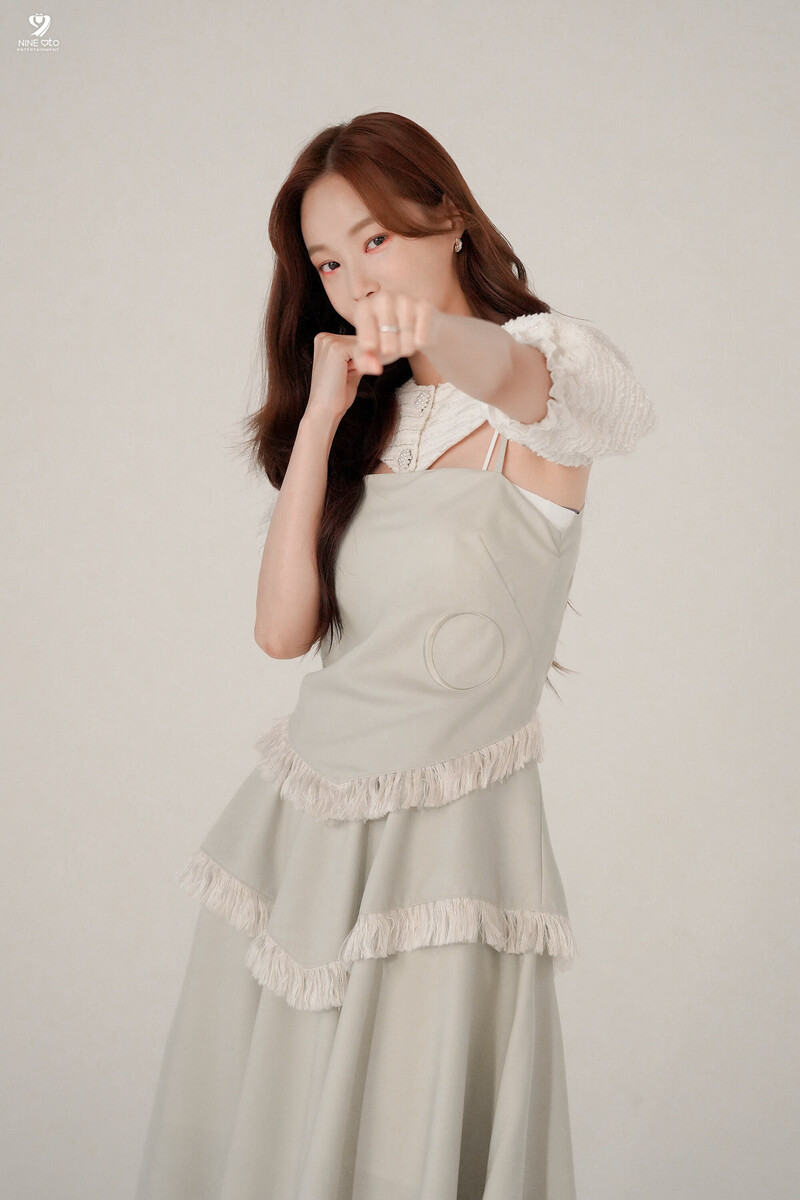 220812 9Ato Naver Post - Yeonwoo - Singles Magazine Photoshoot Behind documents 11