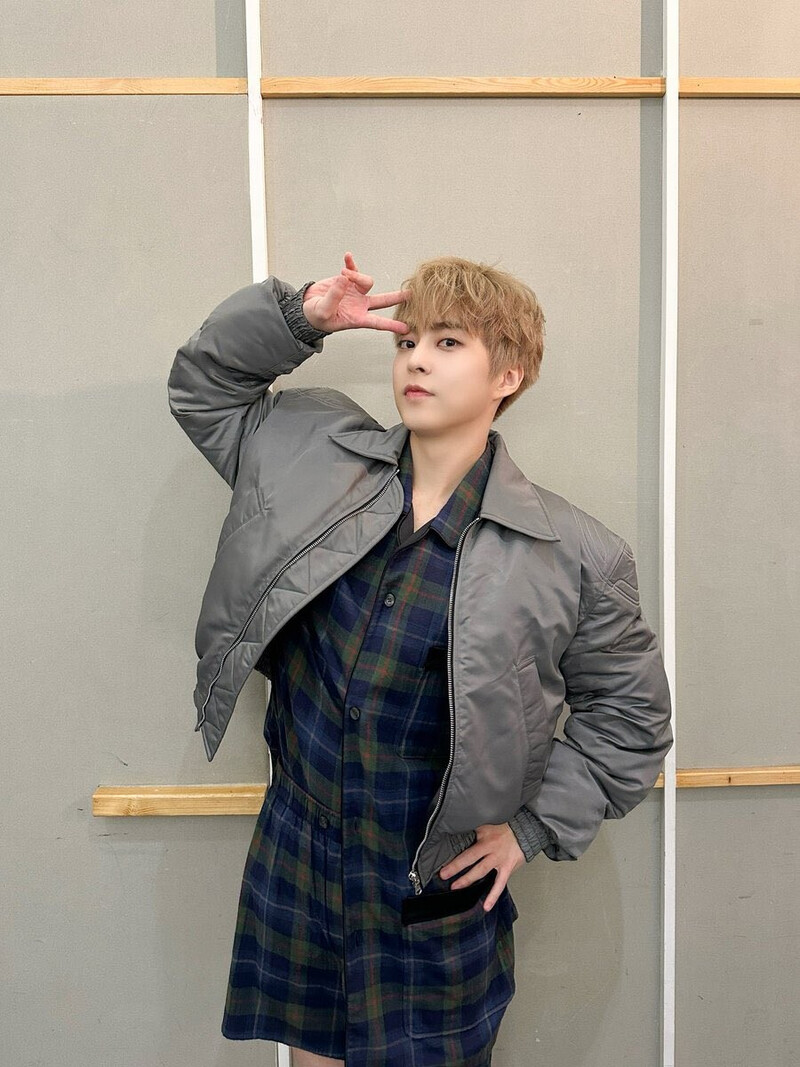 240904 Xiumin Weverse Update - ARENA Homme+ Korea Behind Photo documents 19