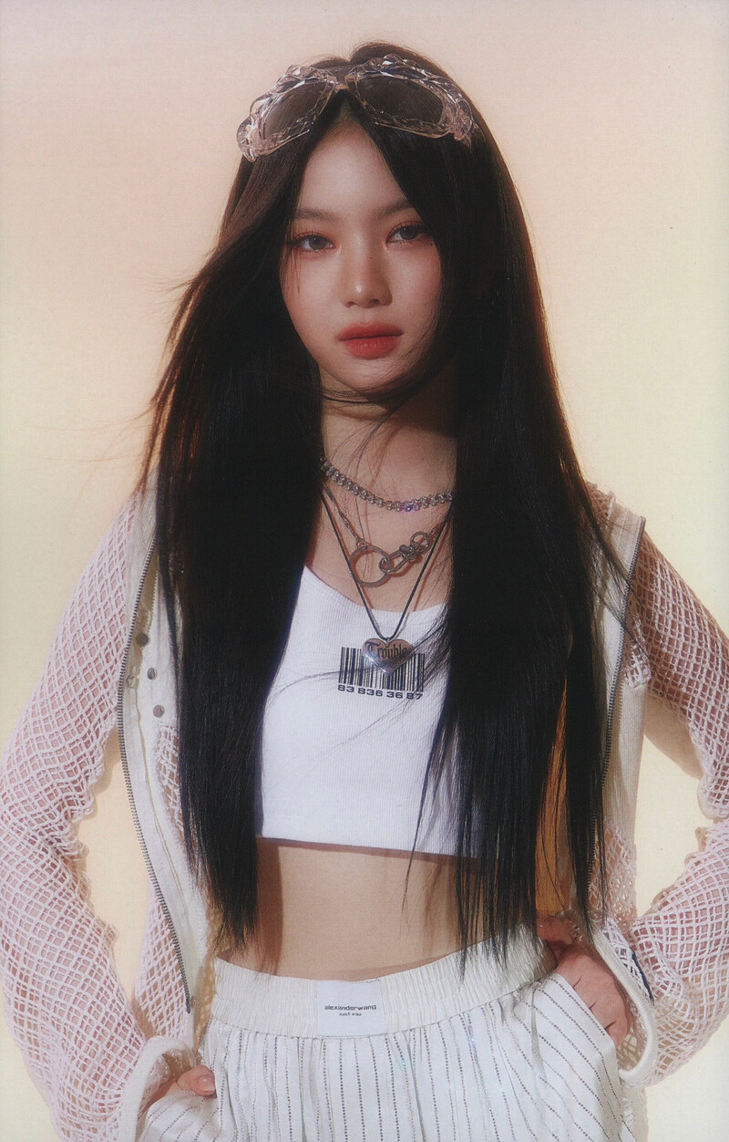 STAYC - Japan 3rd Single 'LIT' (Scans) documents 5