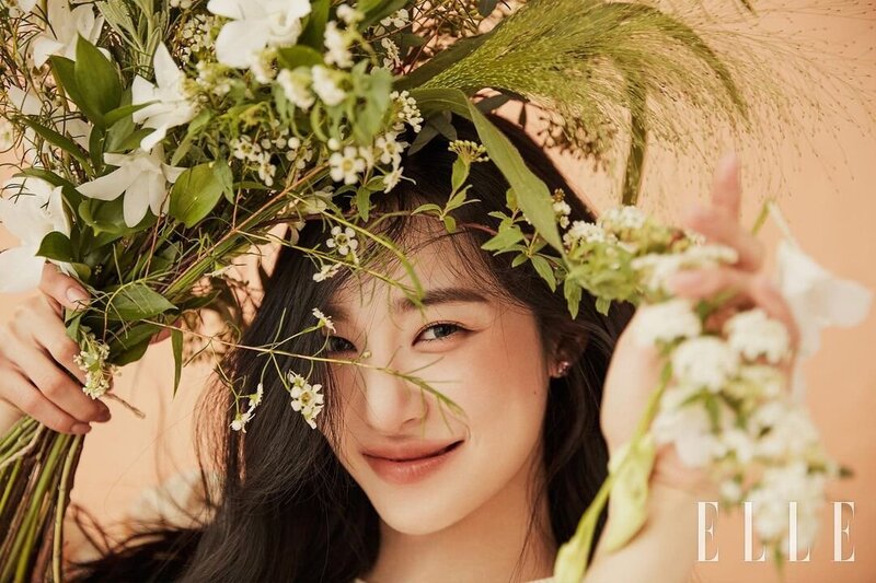 Tiffany Young for ELLE Korea x Atelier Cologne documents 4
