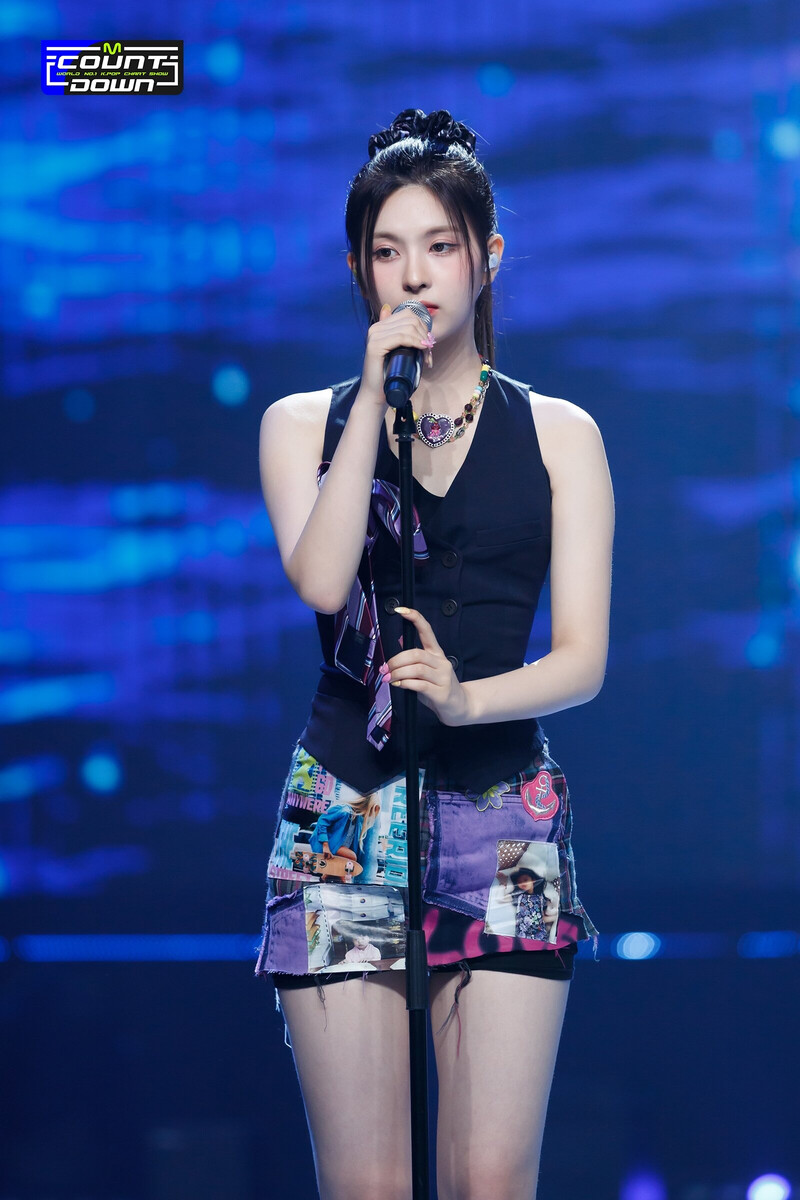 220922 NMIXX Bae - 'DICE' & 'COOL (Your rainbow)' at M COUNTDOWN documents 12