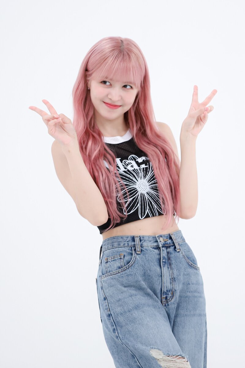 230711 MBC Naver - NMIXX Lily - Weekly Idol On-site Photos documents 1