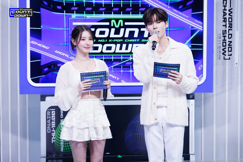 231116 MC Miyeon and Hanbin at M Countdown documents 8