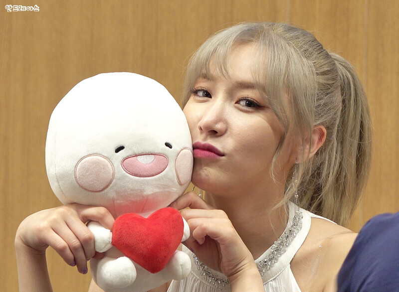 180826 Laboum Soyeon TCC Art Center Fansign documents 2