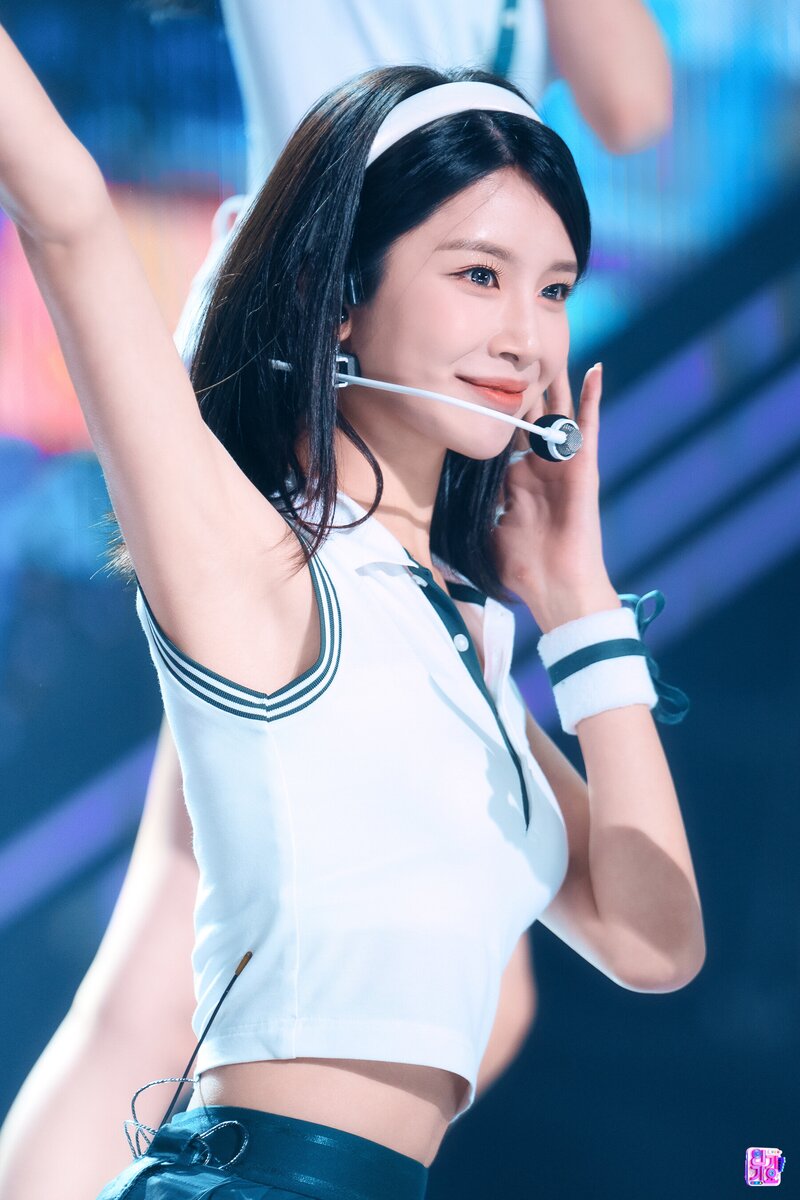 221106 ALICE - ‘Dance On’ at Inkigayo documents 4