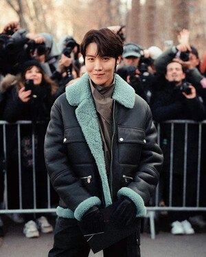 230122 BTS J-hope at the Hermes Paris Men's Winter 2023 show