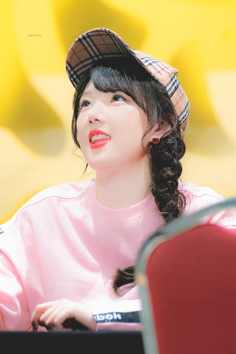 180503 GFRIEND Yerin at 'Time for the moon night' Sangam Fansign documents 10