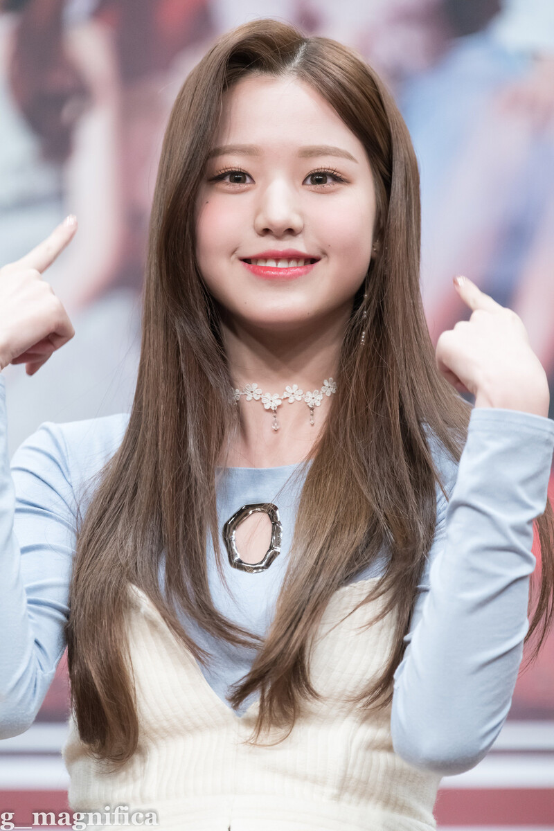 181117 IZ*ONE Wonyoung at Fansign documents 28