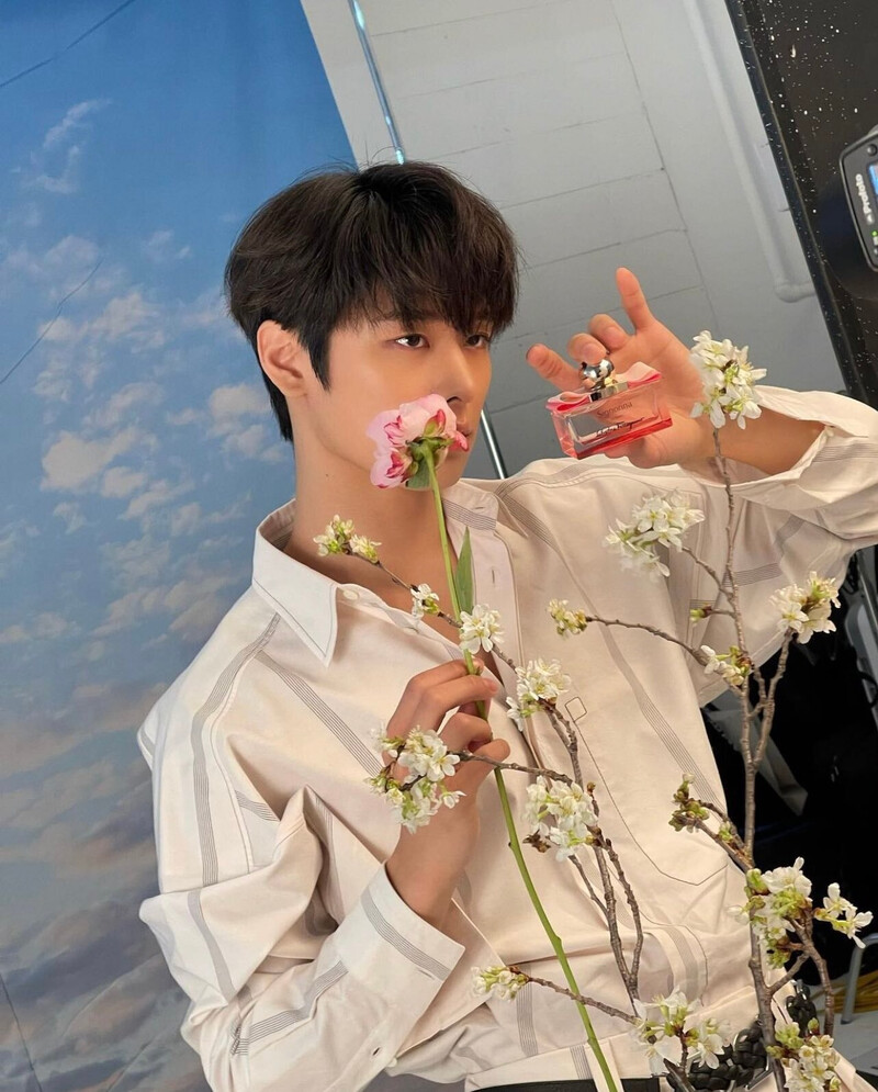 220604 THE BOYZ Instagram Update - Juyeon documents 5