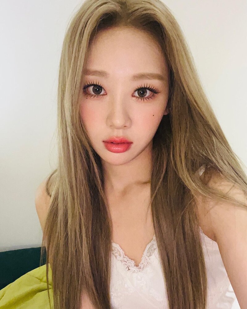 220727 LOONA Twitter Update - Yves documents 1