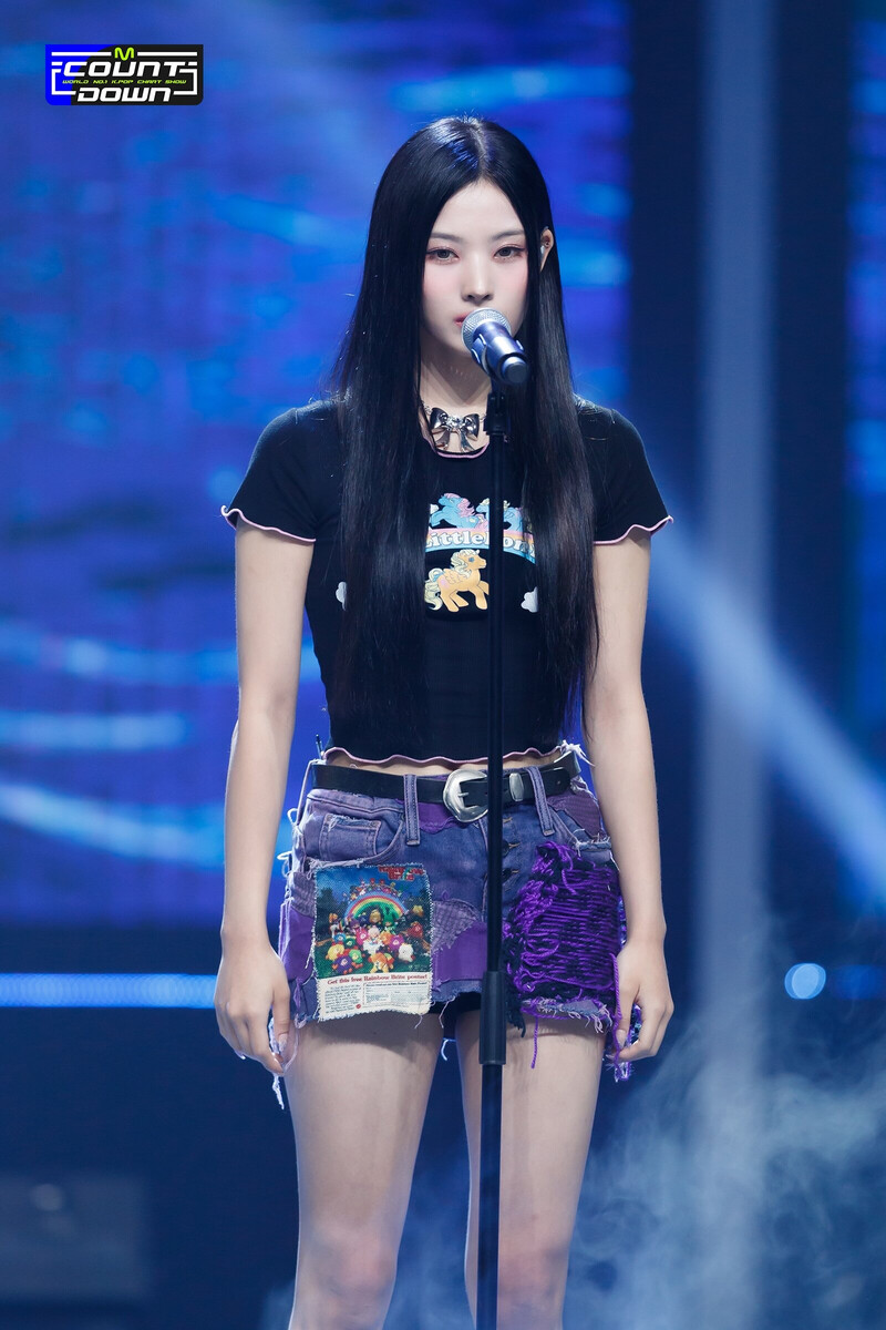 220922 NMIXX Lily - 'DICE' & 'COOL (Your rainbow)' at M COUNTDOWN documents 12