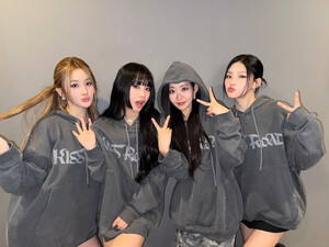 241111 KISS OF LIFE SNS Updates