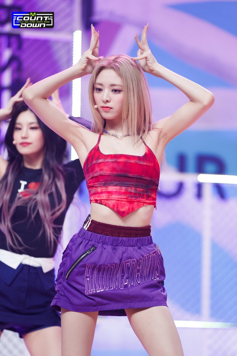 220721 ITZY Yuna - 'SNEAKERS' at M Countdown documents 6