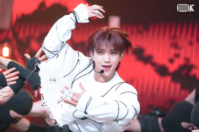 230428 SEVENTEEN Joshua - 'Super' at Music Bank documents 5