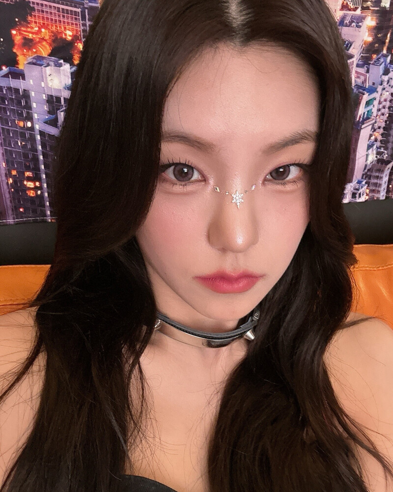 240811 - YEJI Instagram Update with ITZY documents 8