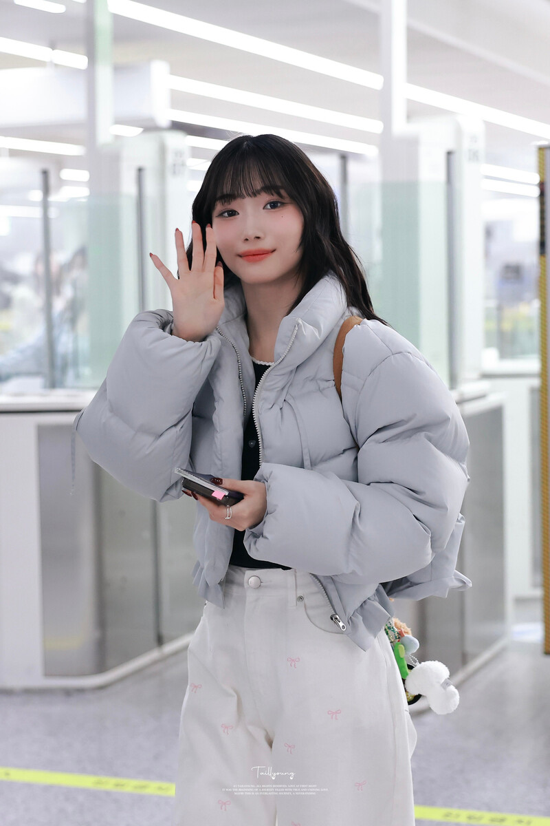 241108 Kep1er Youngeun - Incheon Airport Departure to Japan for SUPERPOP JAPAN 2024 documents 7