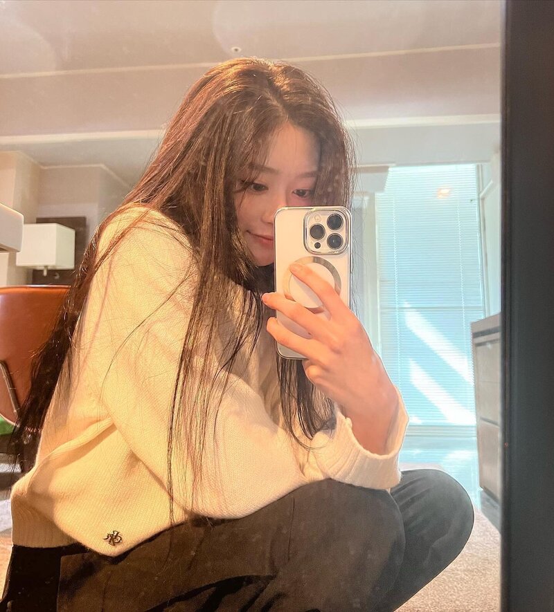 221028 Kim Minju Instagram Update documents 3