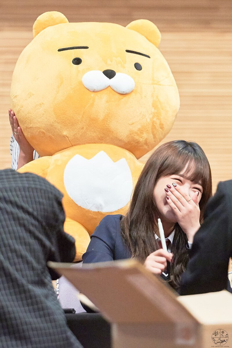 180519 Weki Meki Yoojung at 'Lucky' Gangbyeon Fansign documents 2