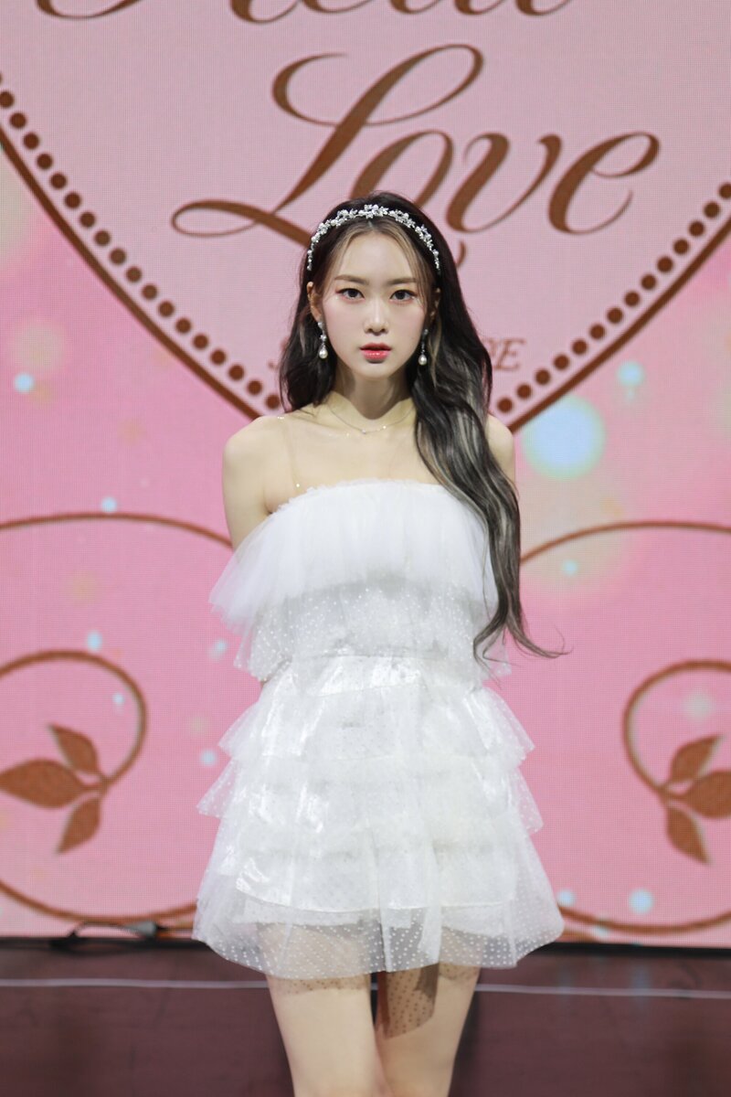 220328 OH MY GIRL 2nd Album 'Real Love' Media Showcase documents 5
