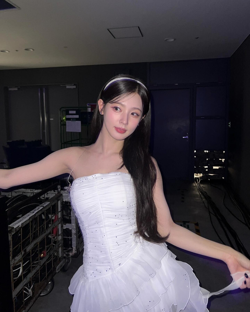 240902 - MIYEON Instagram Update with SHUHUA documents 12