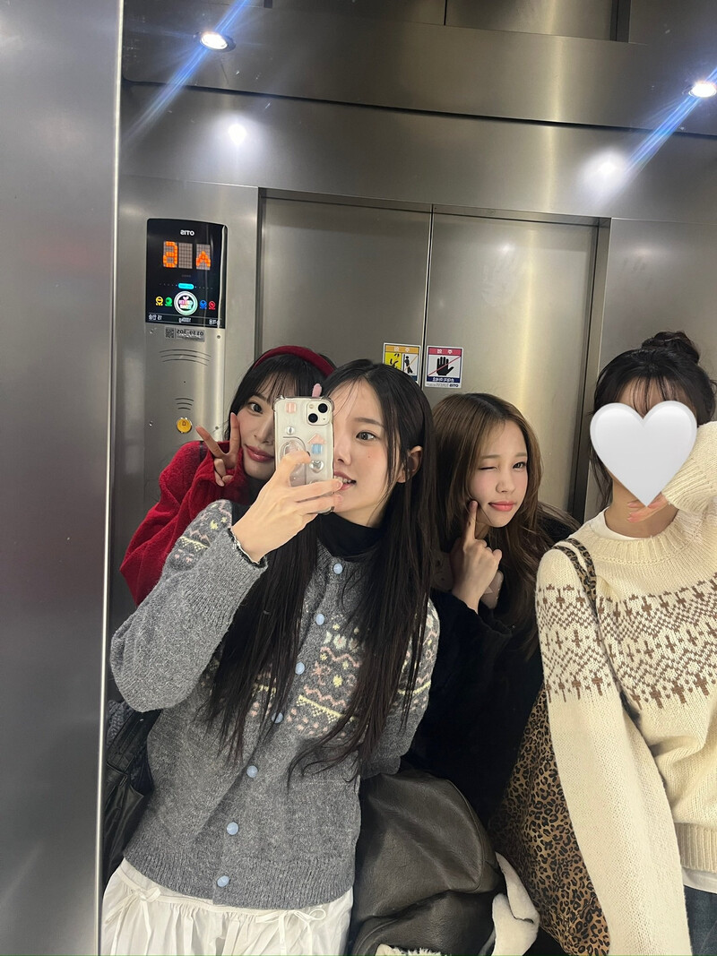 241225 - Weeekly Members Twitter Update with Lee Soojin, Park Soeun, JIHAN n ZOA documents 2