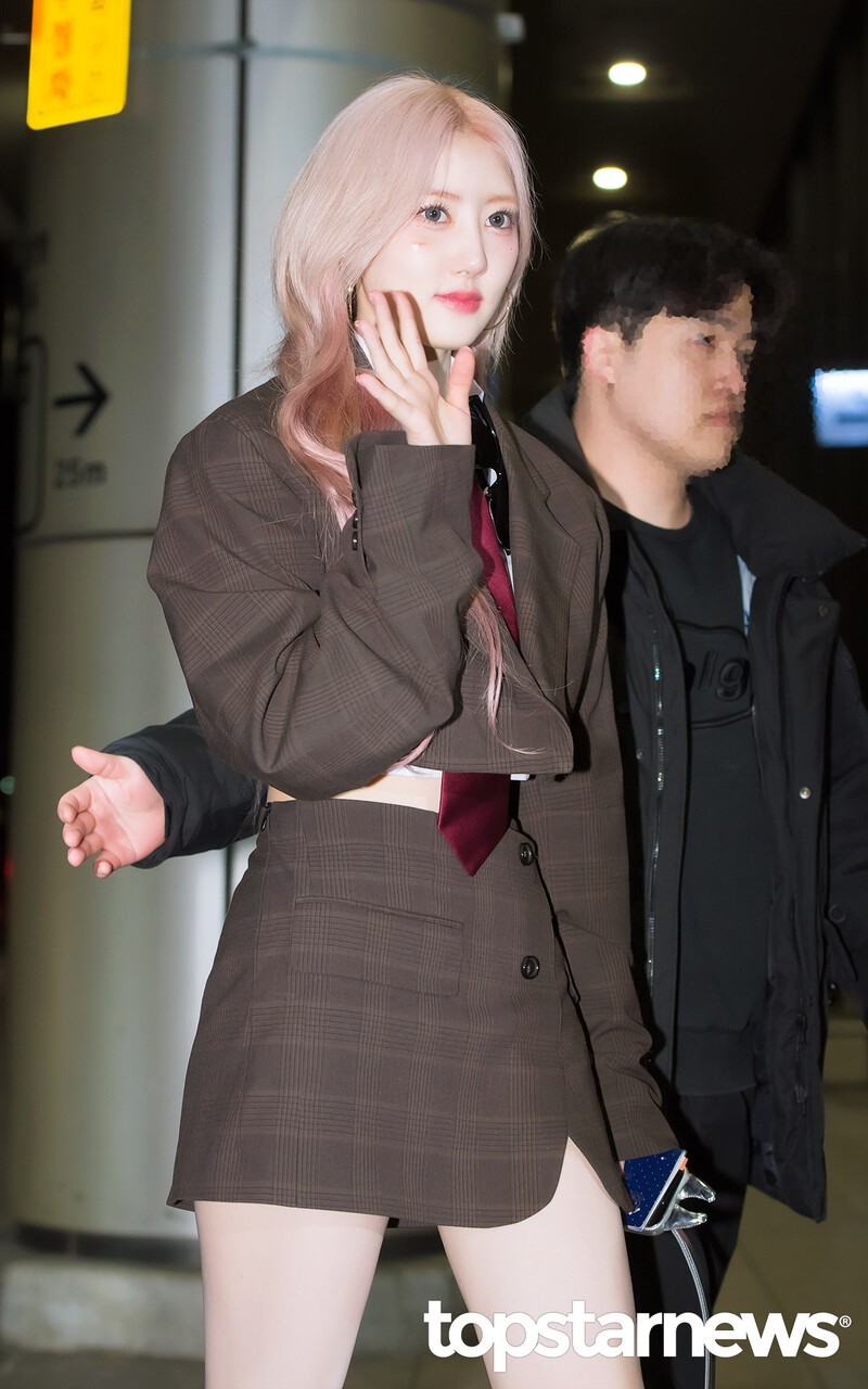 241226 BABYMONSTER Rami at Gimpo International Airport documents 1