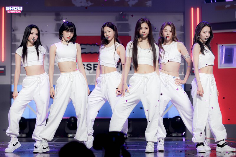 220511 LE SSERAFIM - 'Fearless' at Show Champion documents 2