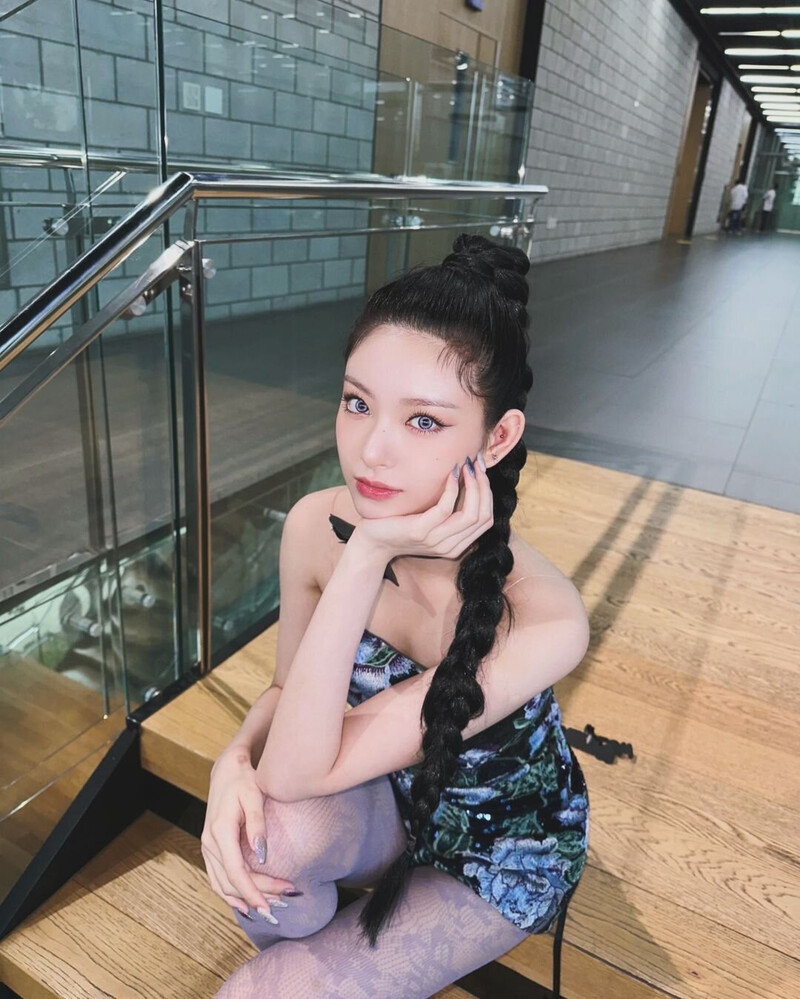 240611 EVERGLOW Yiren Instagram Update documents 1