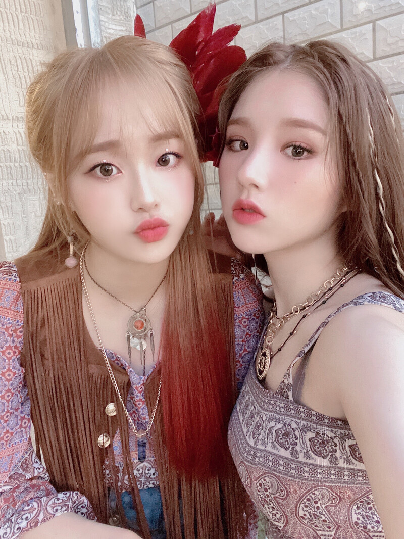 210623 LOONA Twitter Update - Chuu & Heejin documents 1