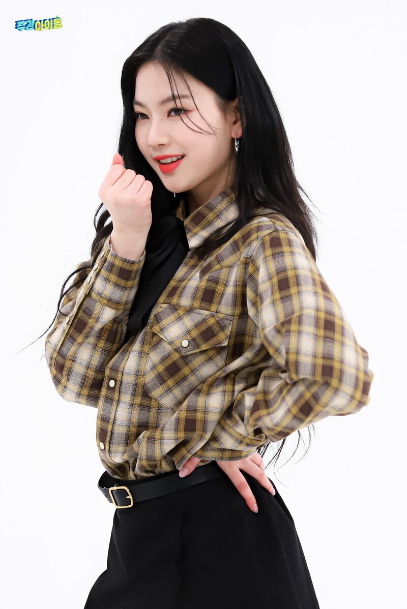 220301 MBC Naver - STAYC at Weekly Idol documents 7