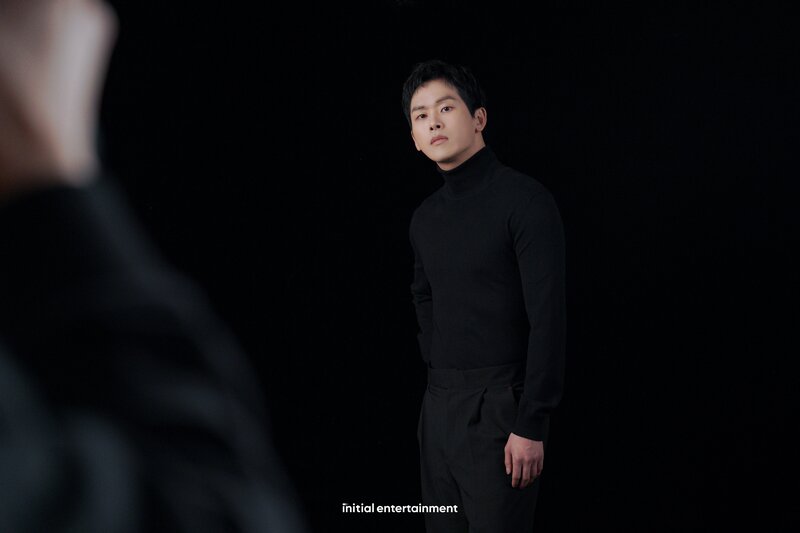 230407 - Naver - Initial Entertainment - Hoya Behind Photos documents 4