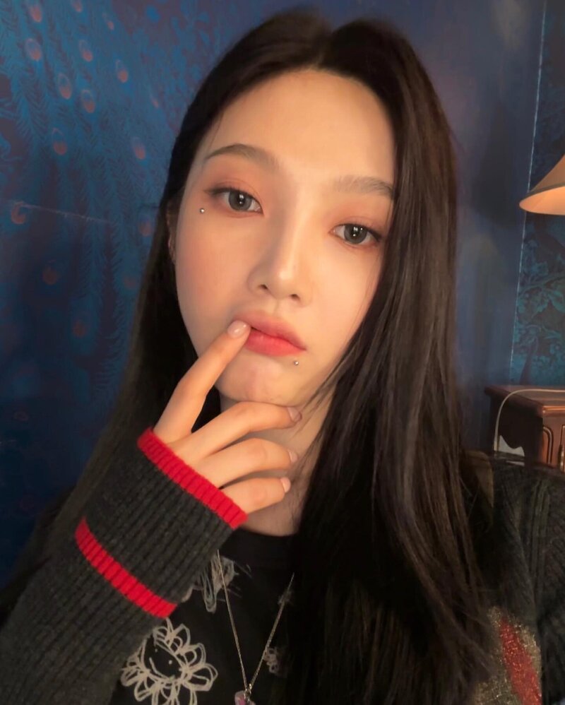 231205 Red Velvet Joy Instagram Update with Wendy | kpopping