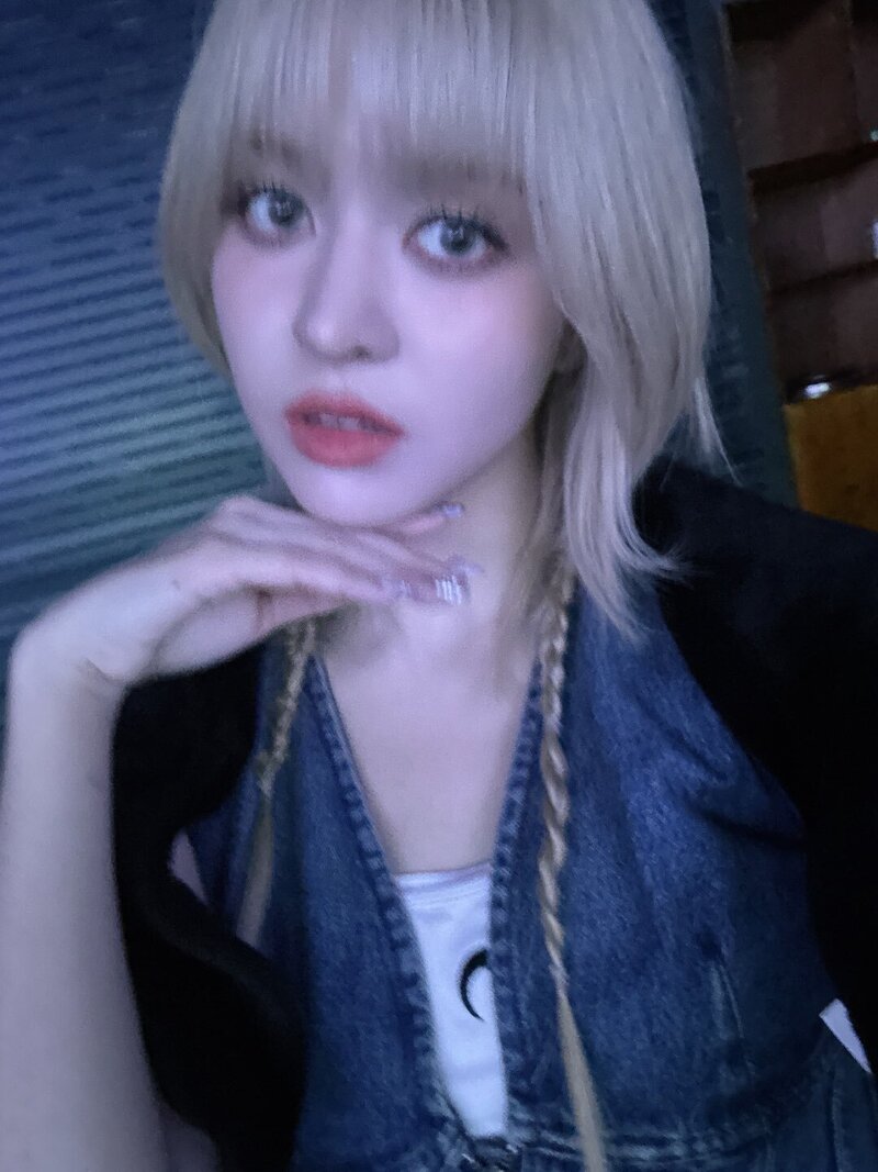 240112 NMIXX Twitter Update - Lily documents 3