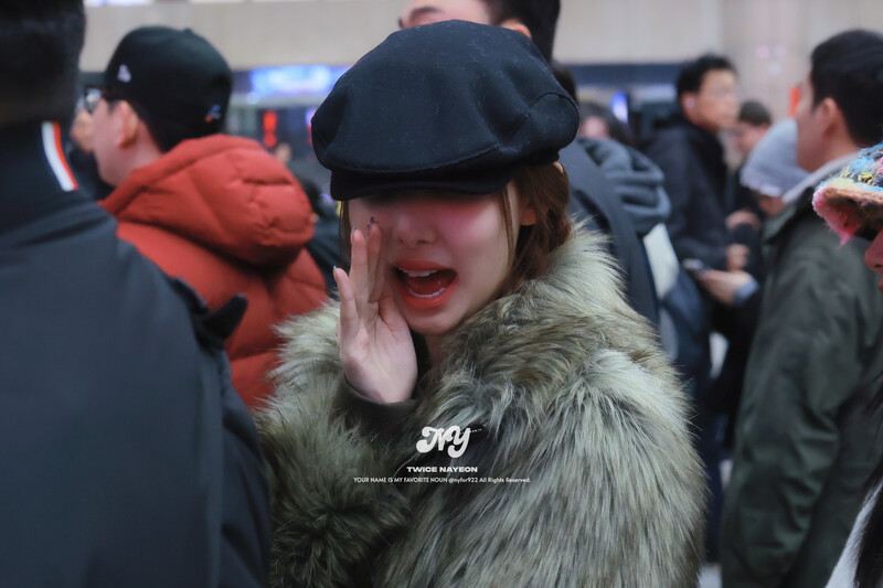 241228 TWICE Nayeon at Gimpo International Airport documents 4