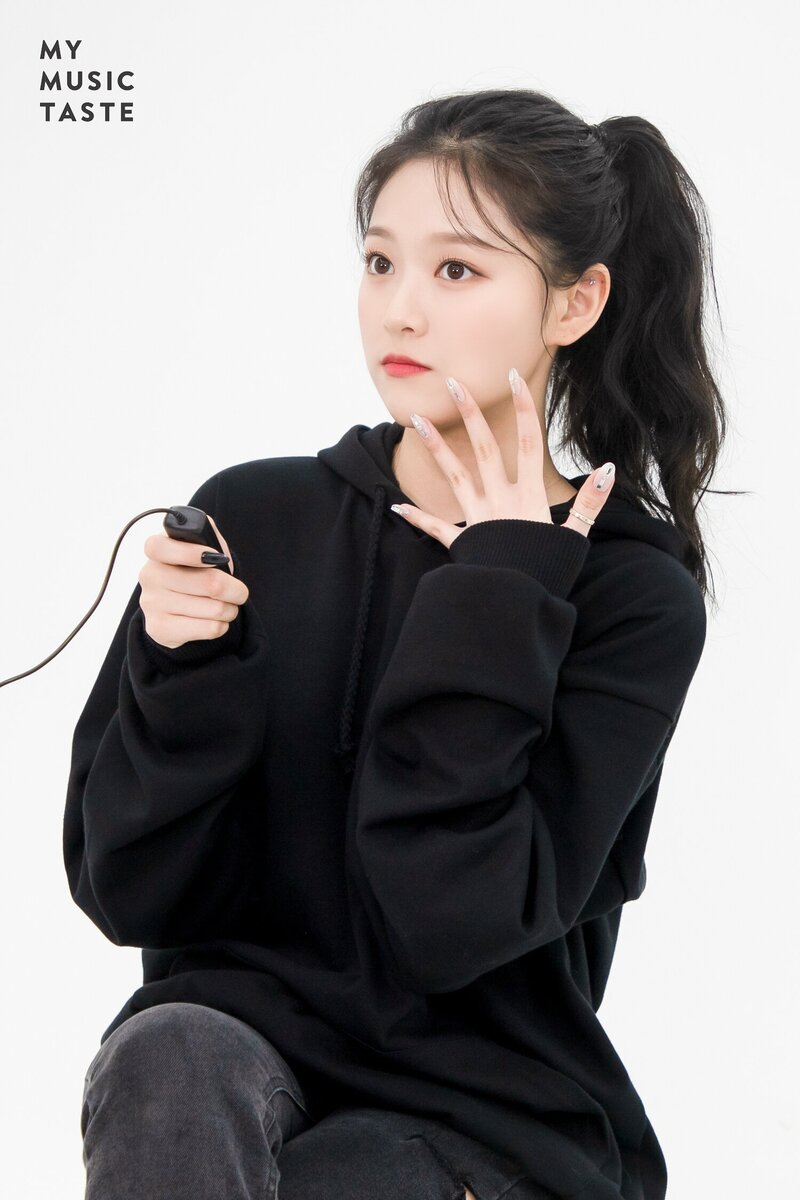 LOONA Concert [LOOΠΔVERSE : FROM] MD Photoshoot Behind  by MyMusicTaste documents 29