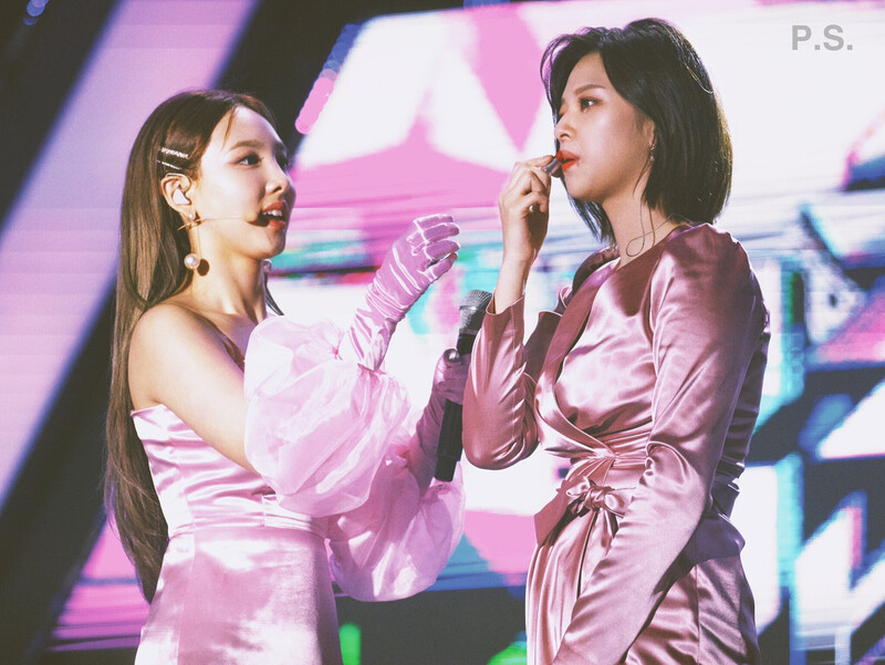 191004 TWICE Nayeon & Jeongyeon - Music Bank at Gangneung documents 1