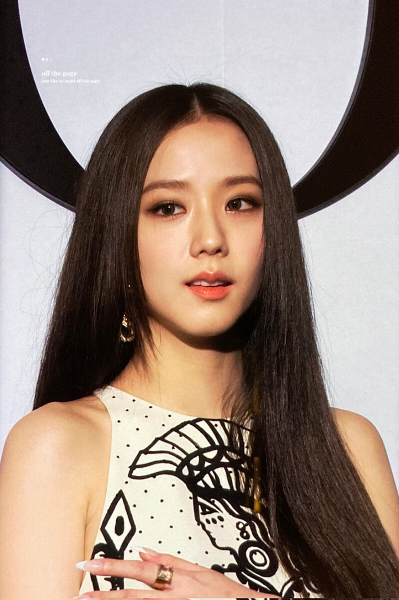 210928 JISOO at the DIOR Spring/Summer 2022 Show at Paris Fashion Week documents 10