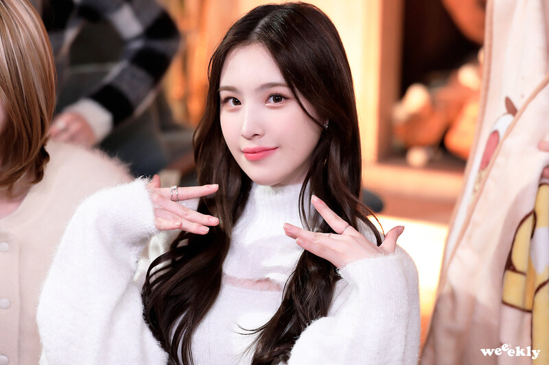 211231 IST Naver Post - Weeekly Christmas Carol Behind documents 6