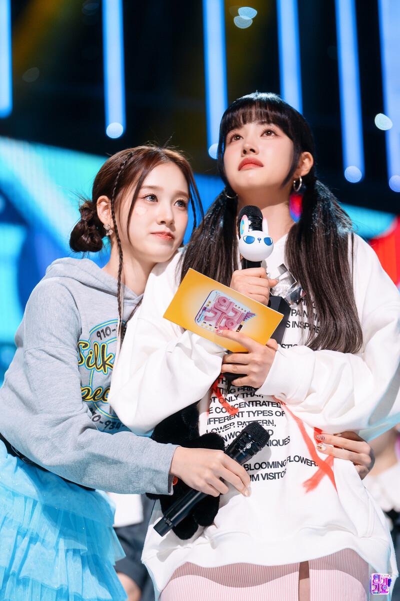 230226 STAYC - 'Teddy Bear' at Inkigayo documents 1