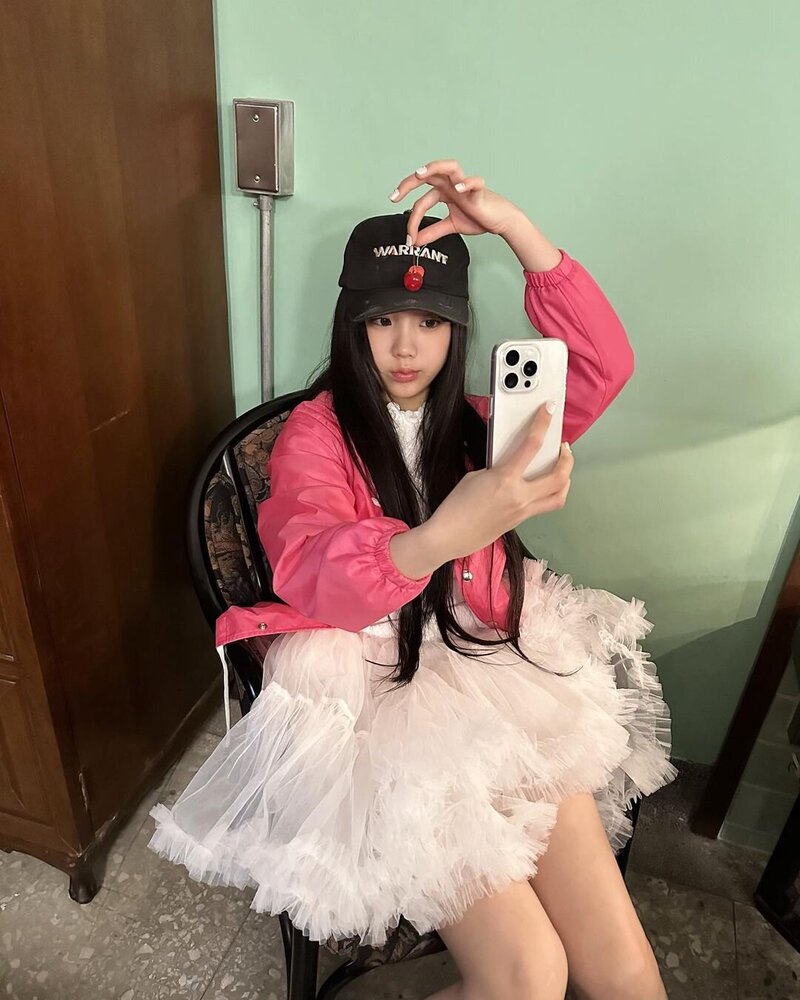 240306 ILLIT Instagram Update - Wonhee documents 2