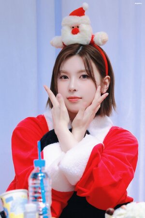 231202 NMIXX Bae at Fansign Event