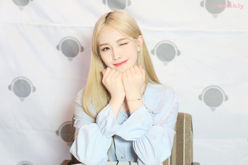 210525 Weeekly Vlive Update - Fan Sign Event Behind 1 documents 18