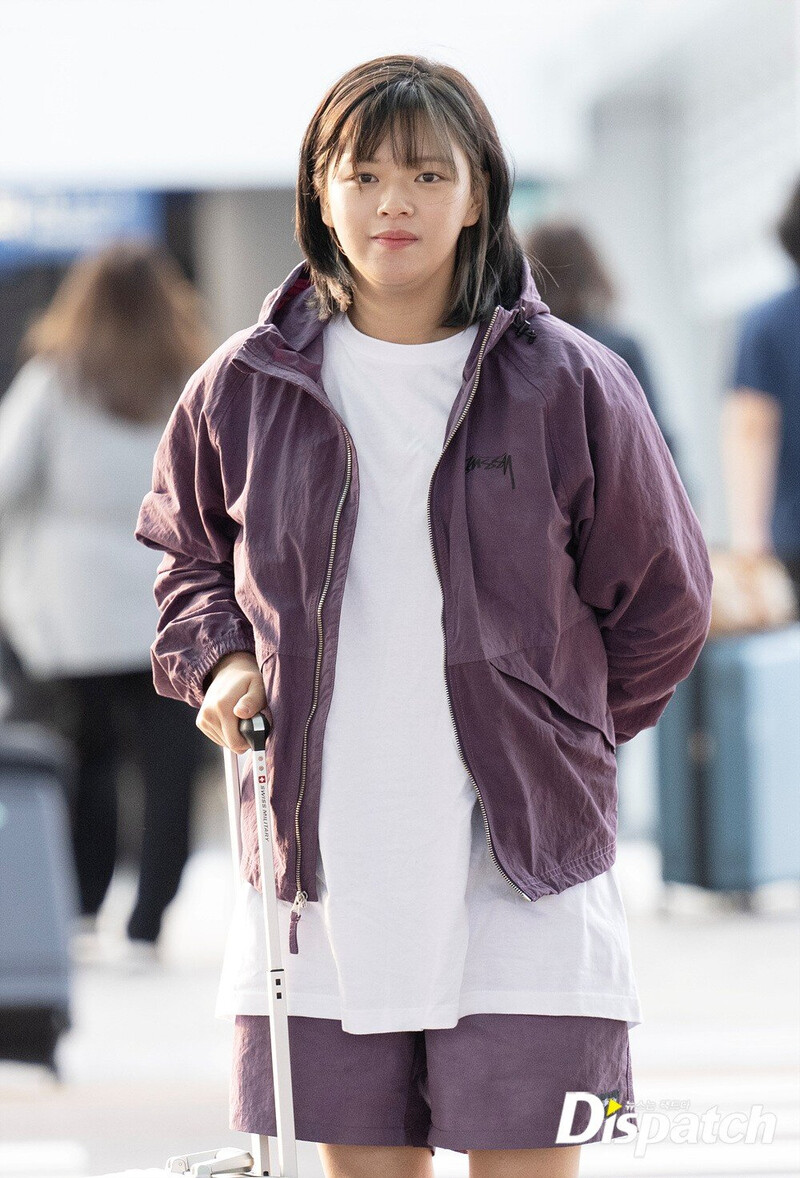 230608 TWICE Jeongyeon at Incheon International Airport documents 3