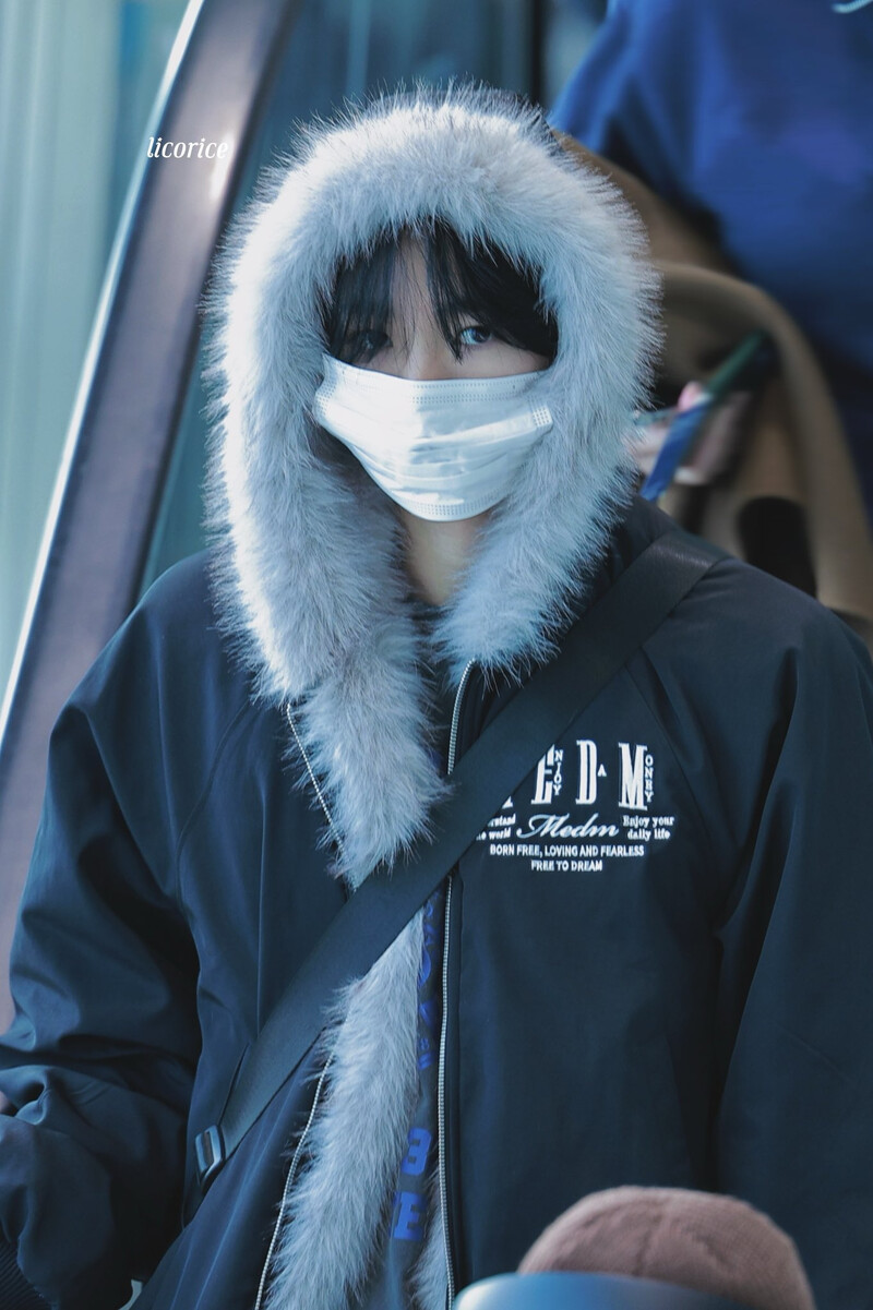 250106 NCT Wish Yushi at Incheon International Airport documents 1